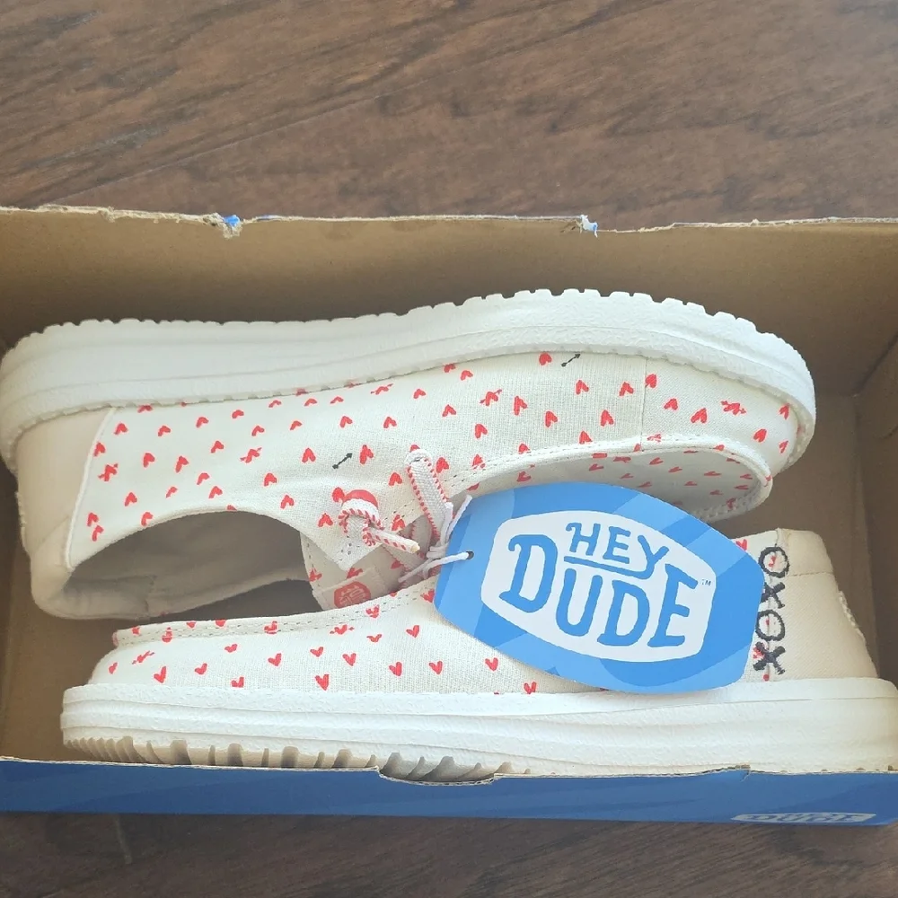 Hey Dude Womens - White with Red Hearts - Picture 5 of 8